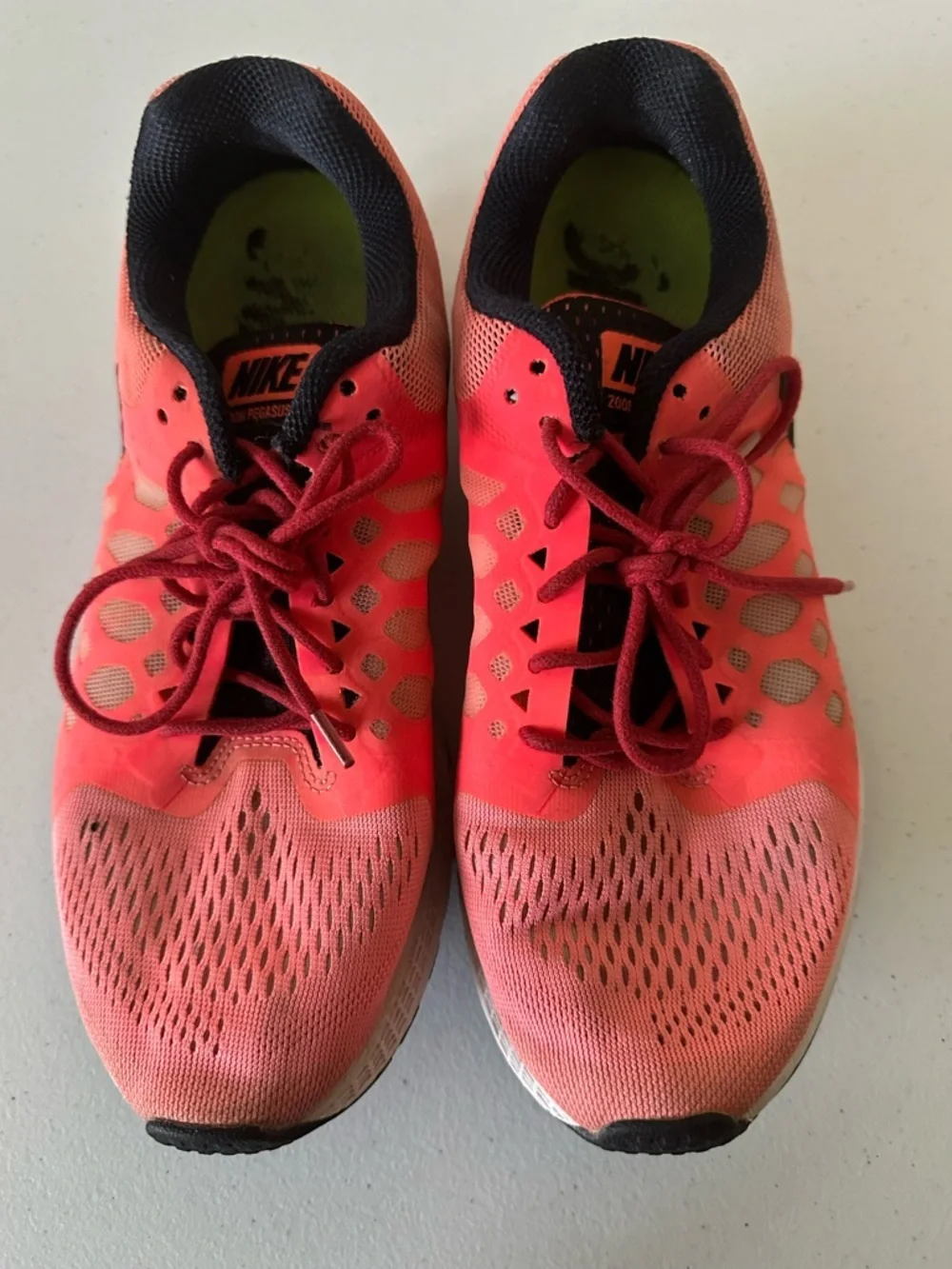 Nike Women’s Coral Athletic Running Shoes size8/ pre owned